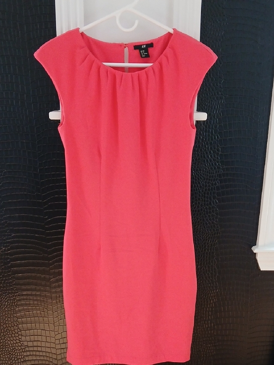 H&M Dresses & Skirts - H&M Sleeveless Midi Sheath Dress